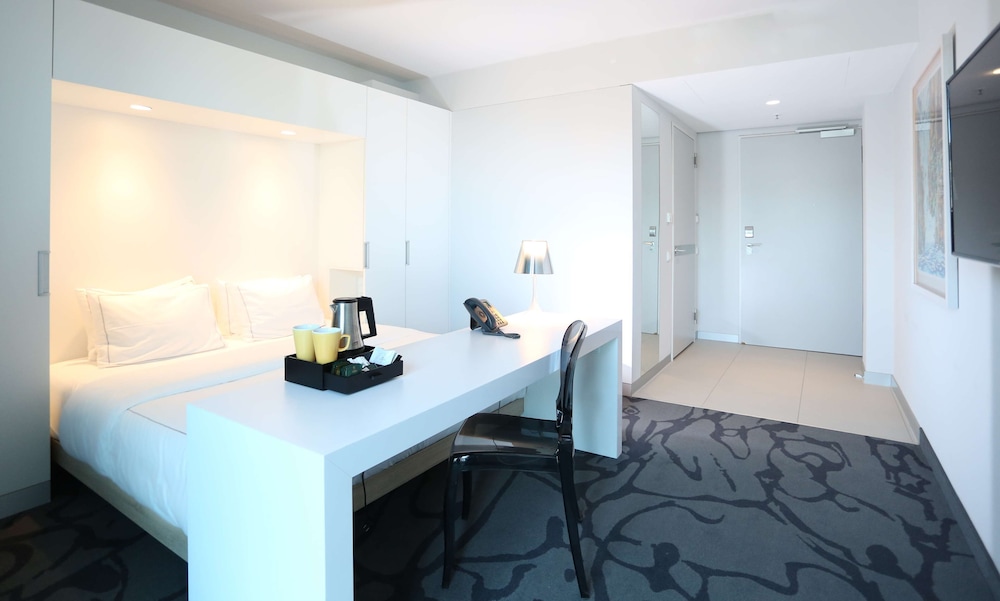 art otel Cologne powered by Radisson Hotels 8/50