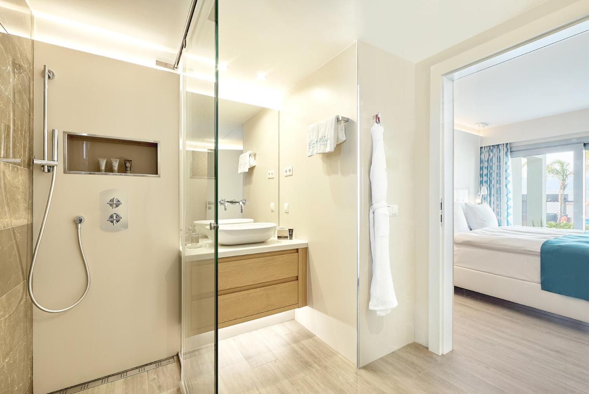 Swim Up, Lagoon, Suite, King Bed