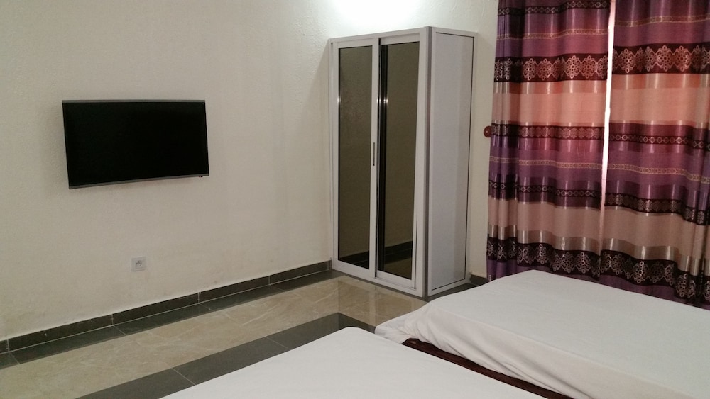 Eifell's Hotel's 10/35