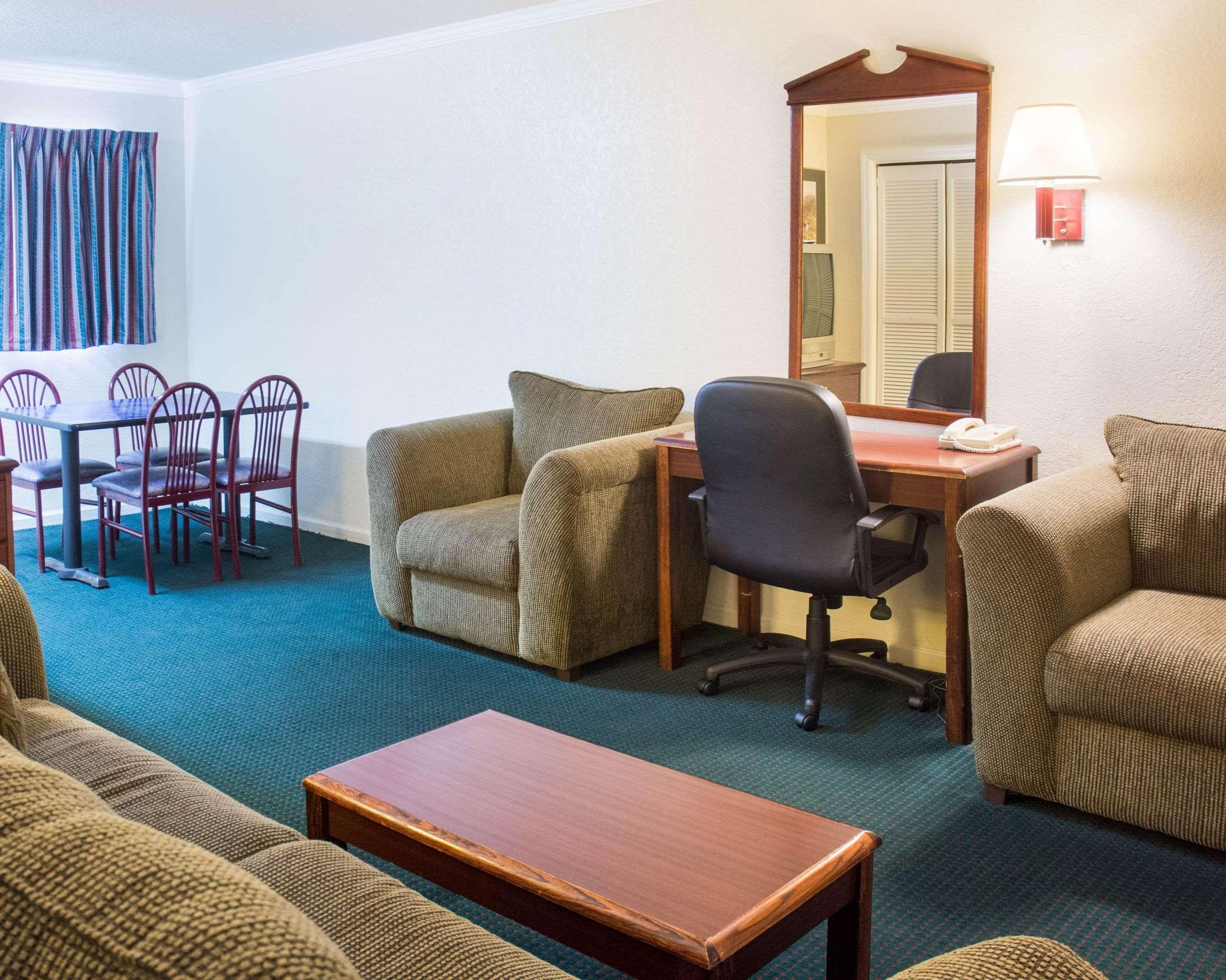 Rodeway Inn &amp; Suites Williamsburg 20/26