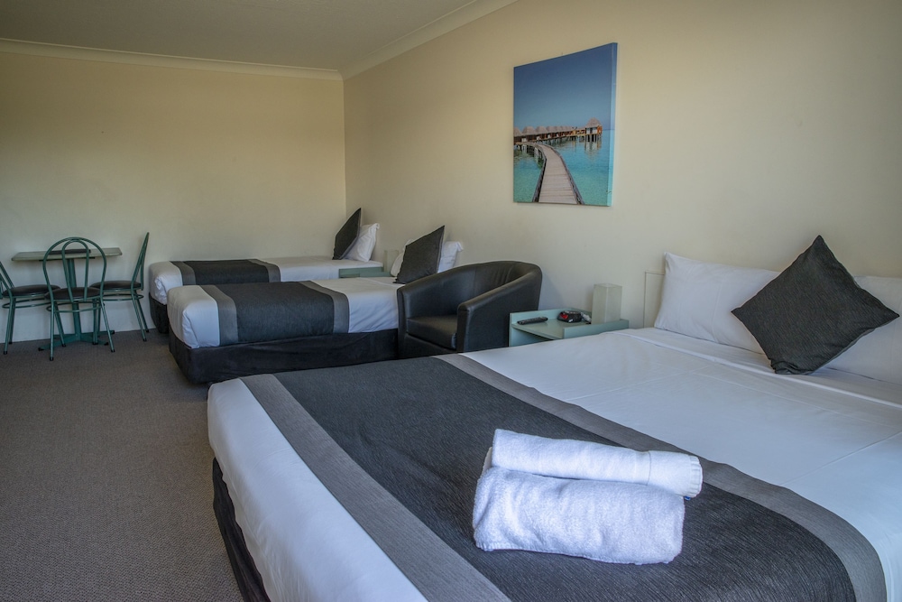 CHERMSIDE COURT MOTEL 6/25