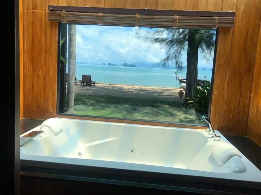 Thiw Son Beach Resort 69/70