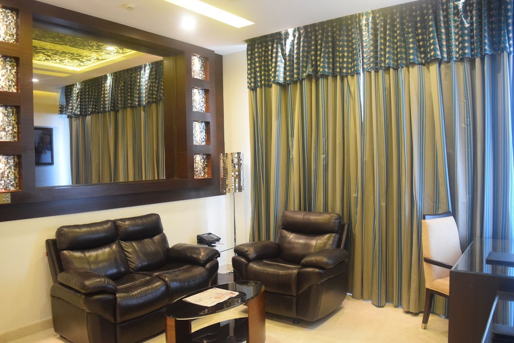 Clarks Exotica Convention Resort Spa 46/70