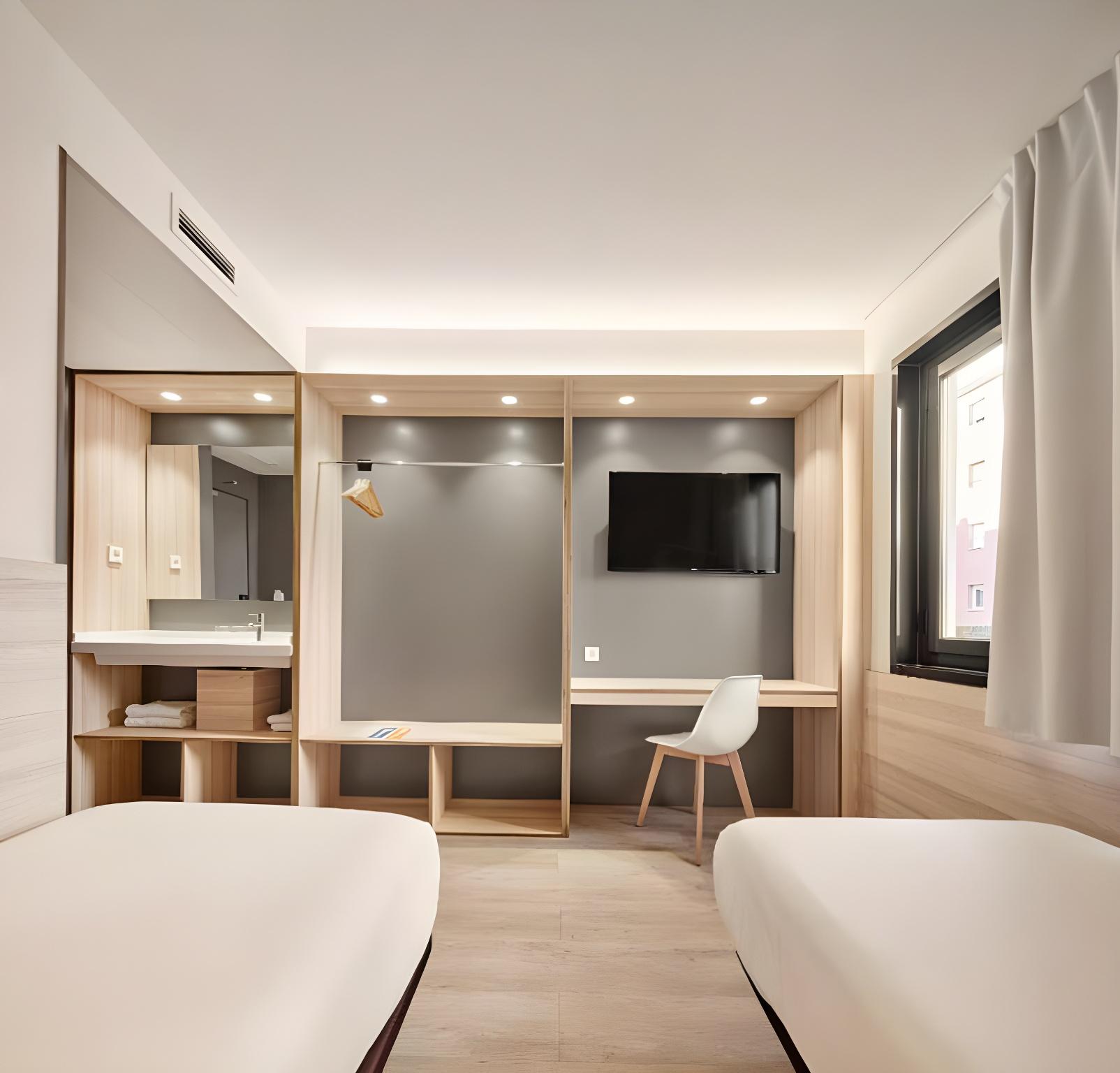 Standard, 2 Double Beds