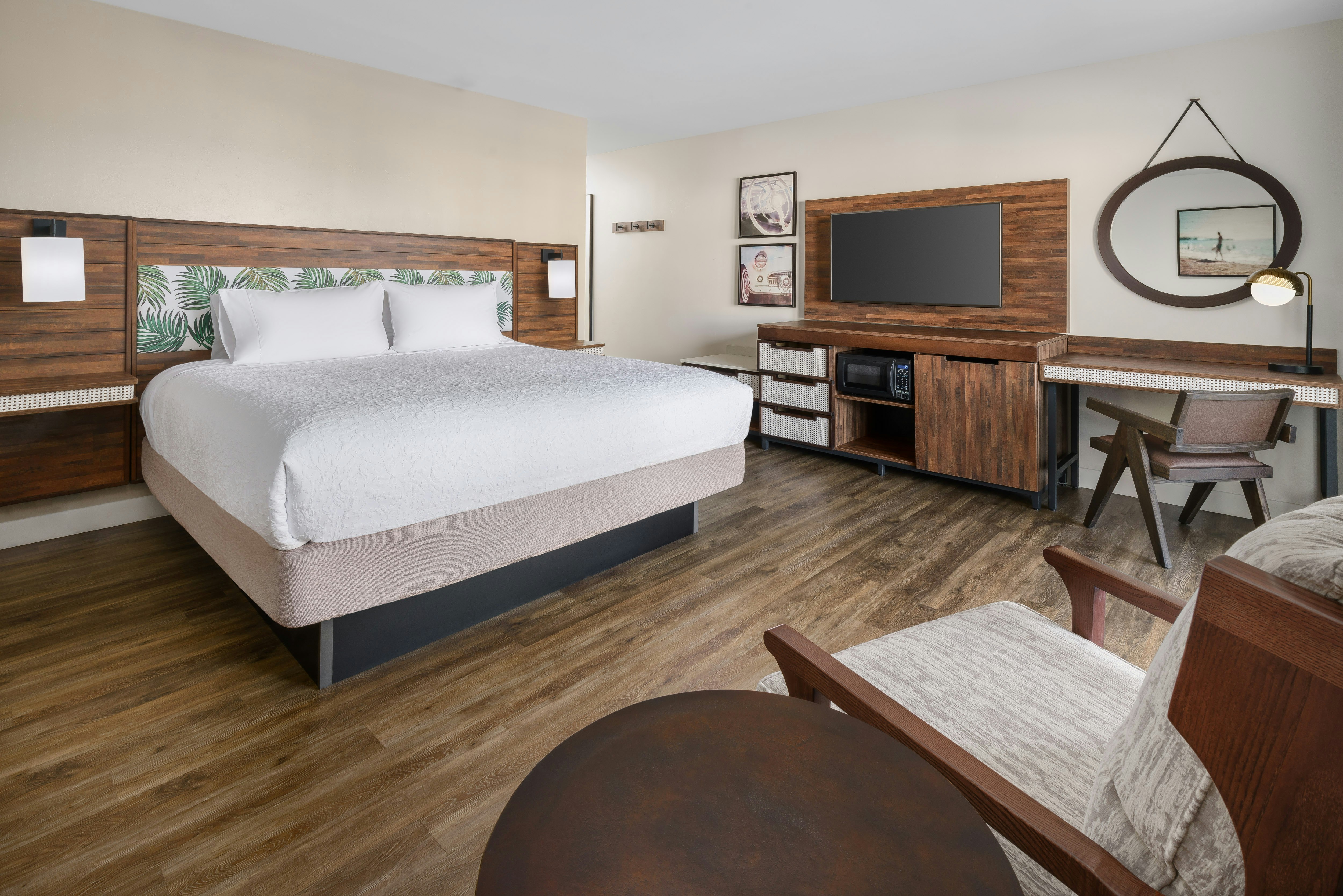 ROOM, KING BED, ACCESSIBLE