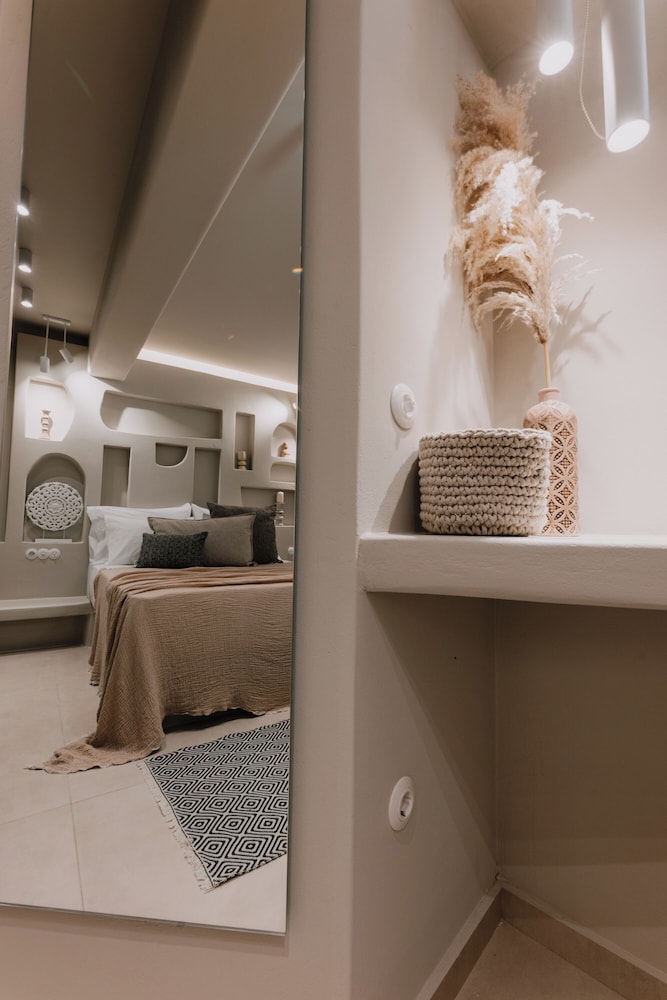 Onym Curated Villas 10/206