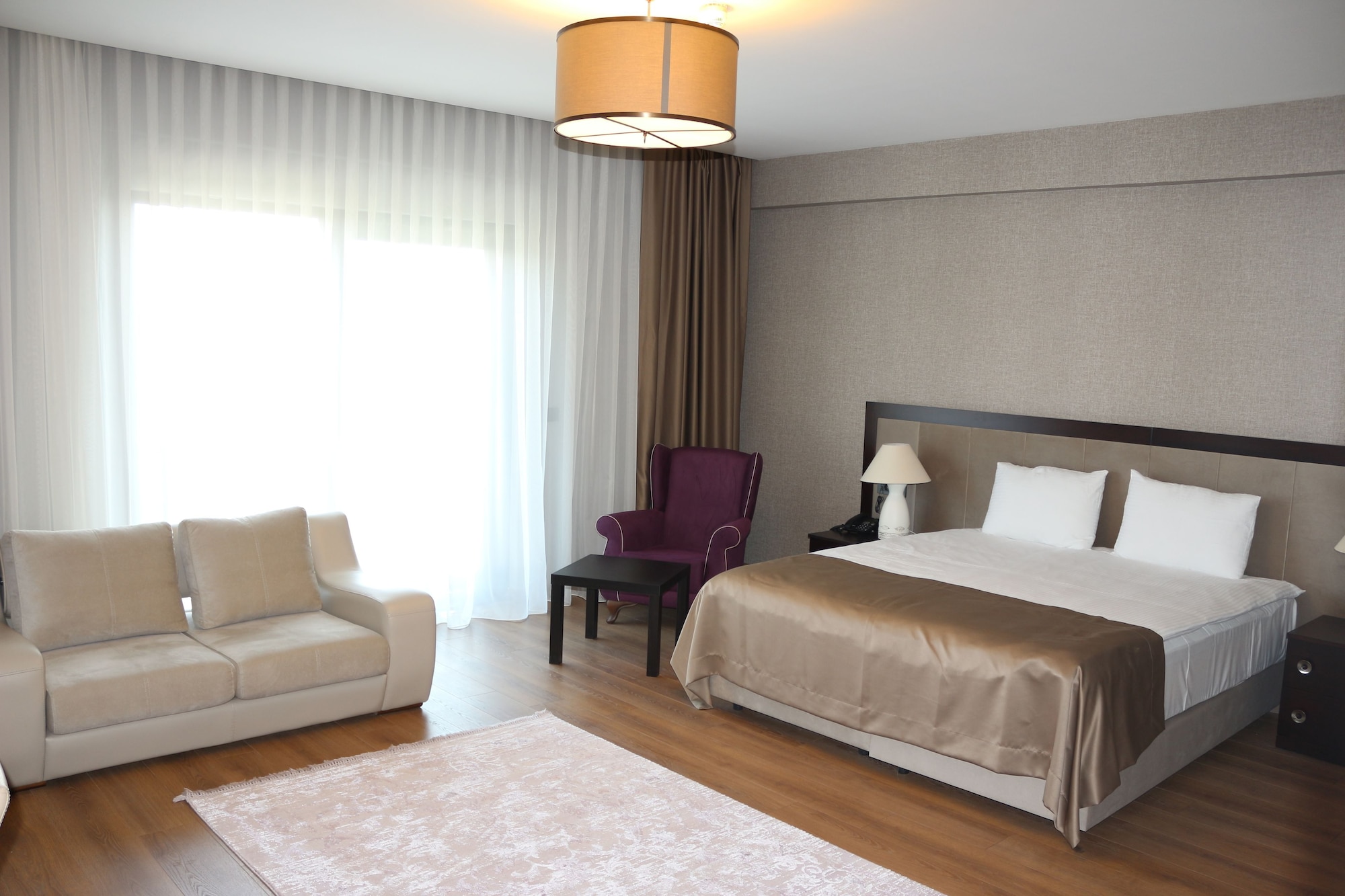 SUPERIOR, KING BED