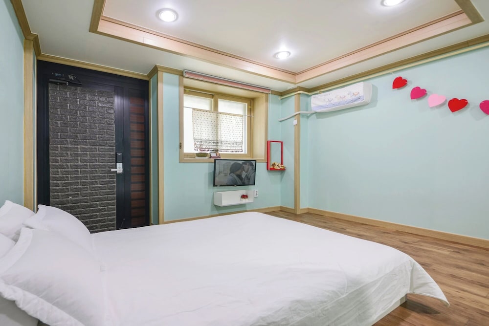 Sokcho Tteurak Pension 15/50