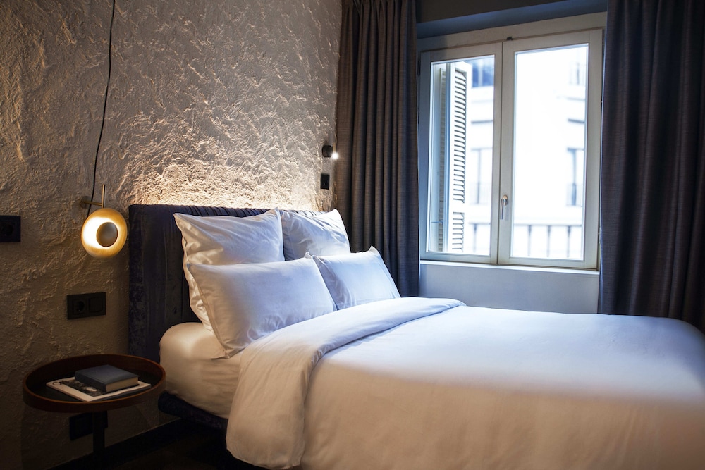 STANDARD, DOUBLE BED
