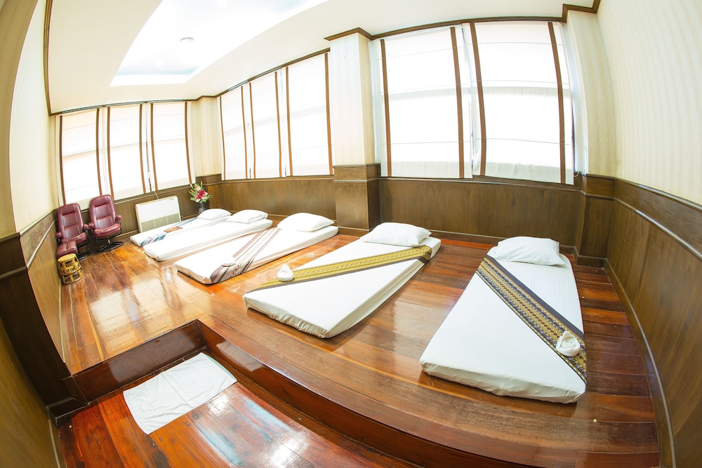 Golden Pine Resort and Spa 18/59