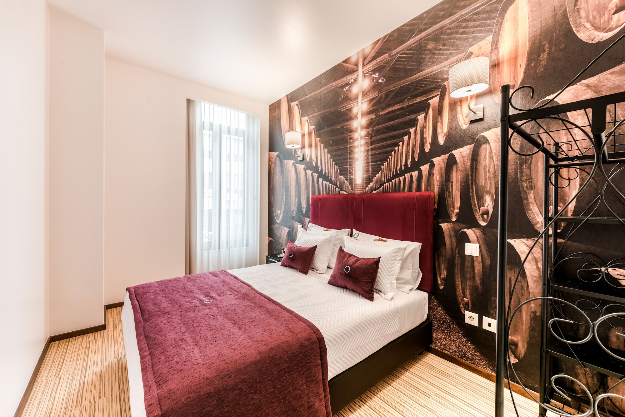 ROOM, DOUBLE BED