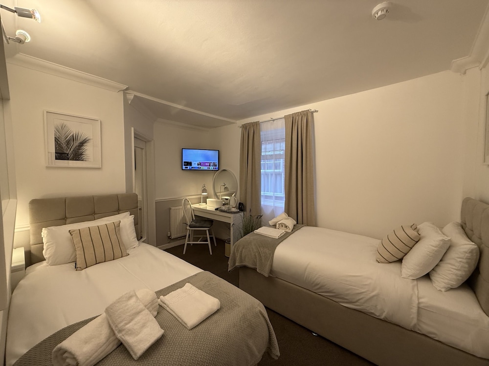 Central Hotel 44/63