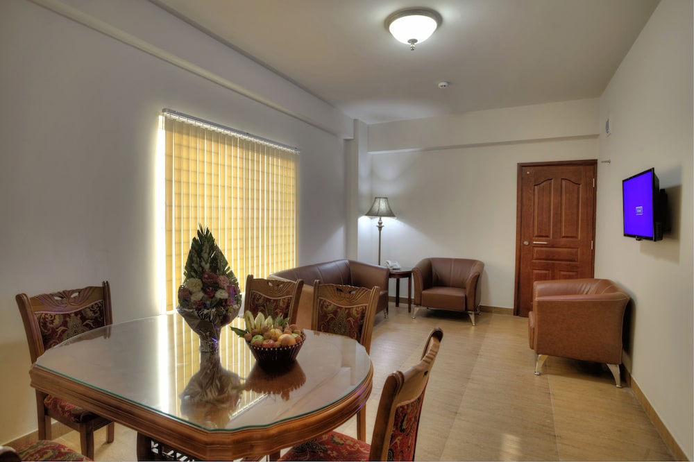 La Rose Hotel 36/54
