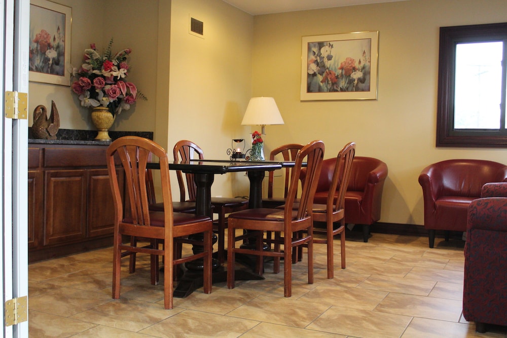 American Inn & Suites 21/28