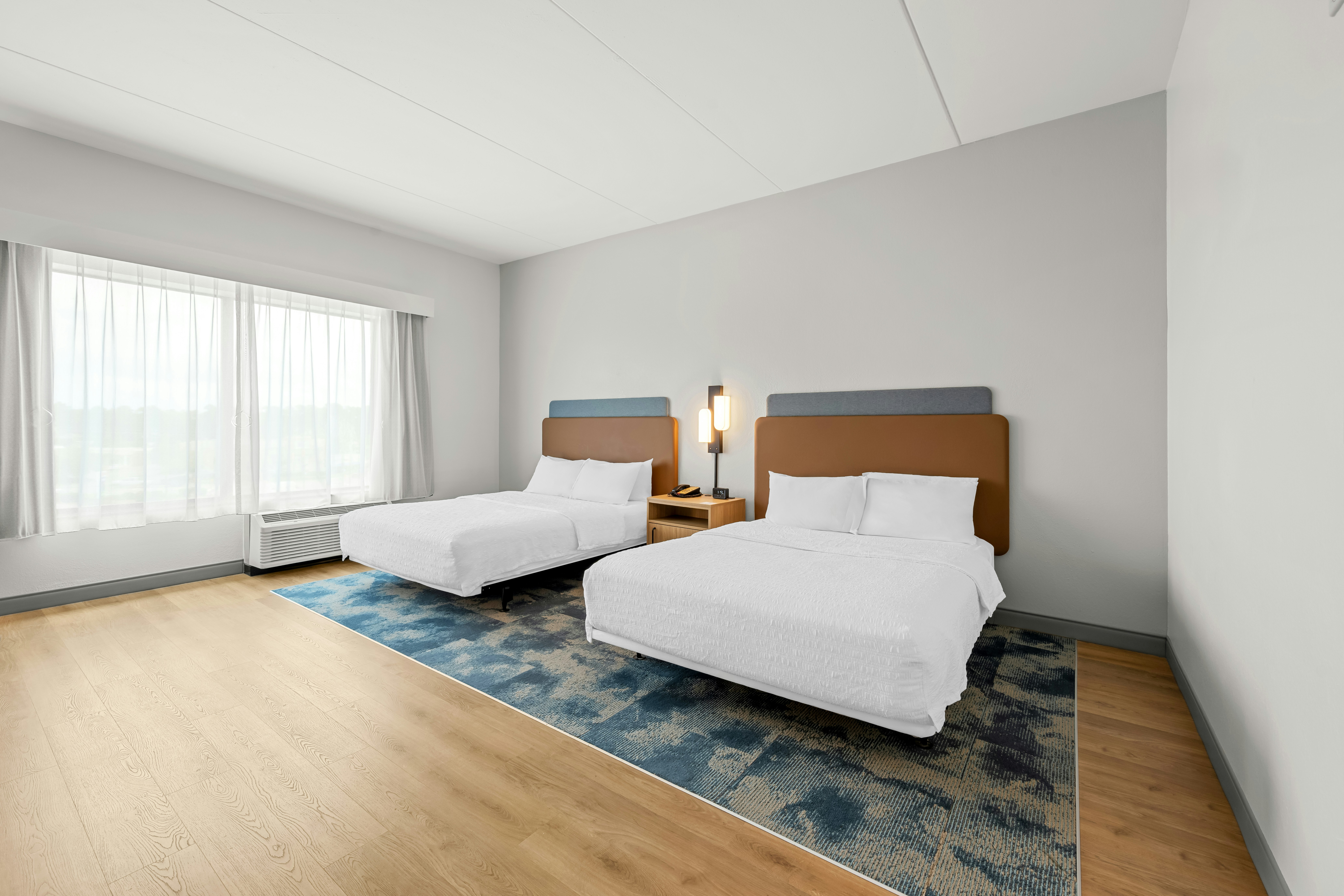 Hampton Inn & Suites Swansboro Near Camp Lejeune, NC 24/64