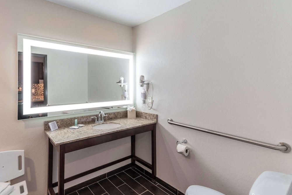 MainStay Suites Denver International Airport 41/44