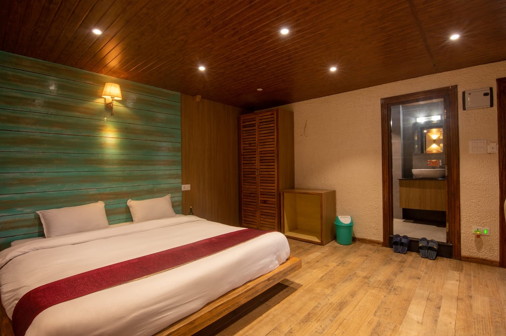 Everest Manla Resort 7/50
