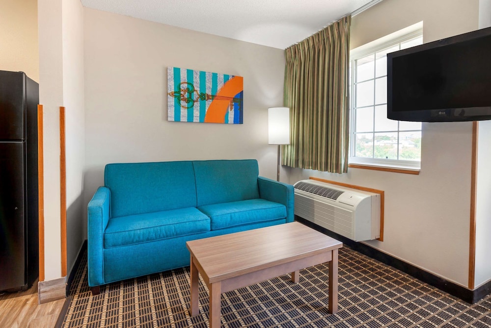 MainStay Suites Dubuque at Hwy 20 30/36