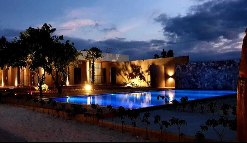 Kambaniru Beach Hotel and Resort 44/49