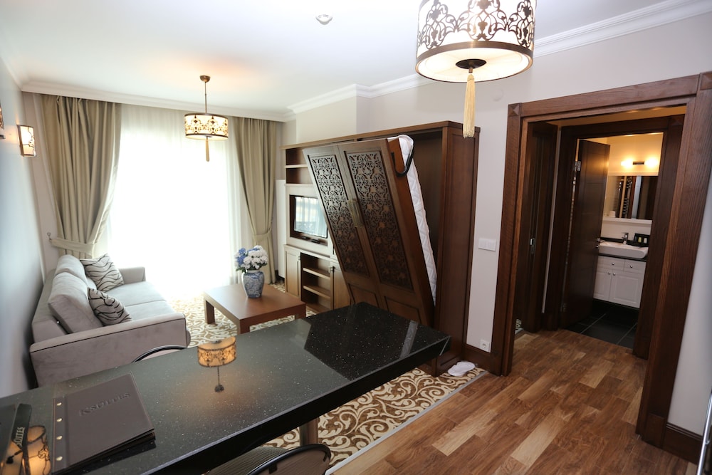 K SUITES HOTEL 30/58