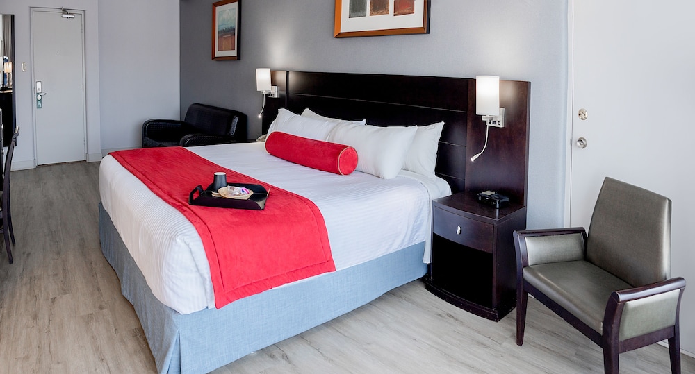 PREMIUM, QUEEN BED, SOFA