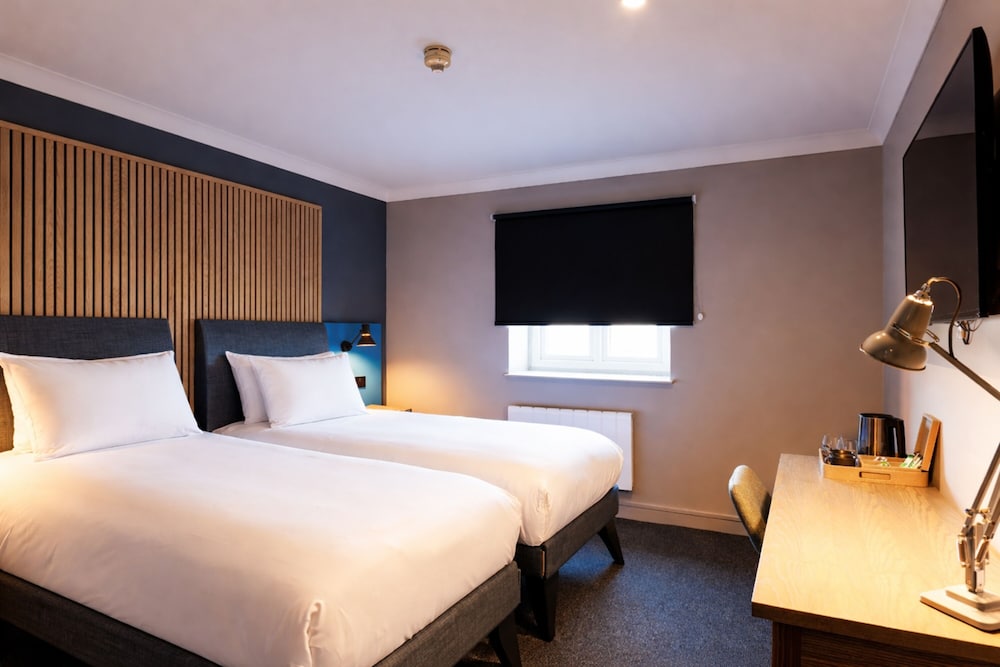 ROOM, TWIN BEDS