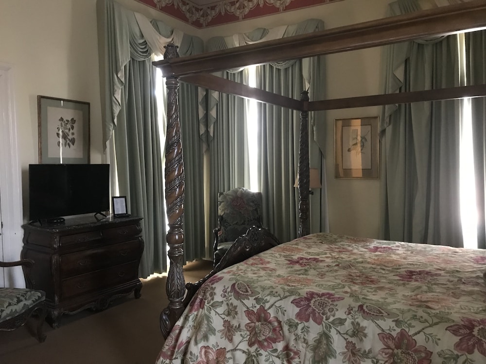 The Guest House Historic Mansion 17/73