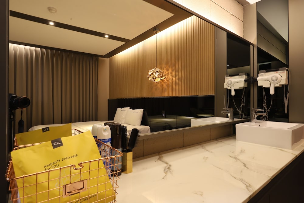 Piano Hotel 38/65