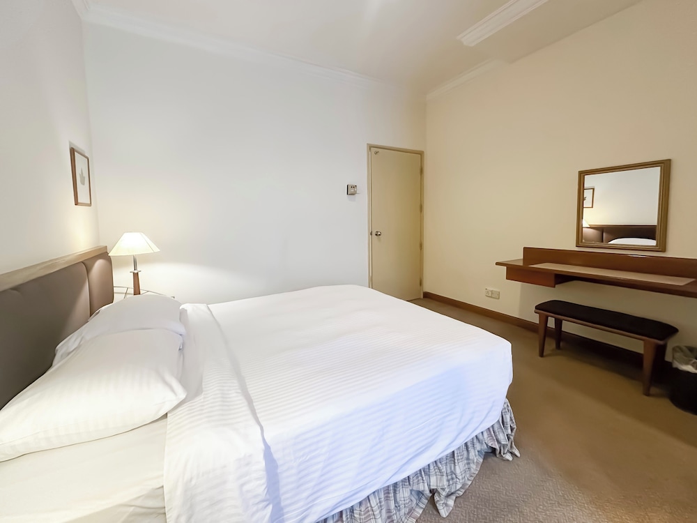 THE MAPLE SUITE 12/50