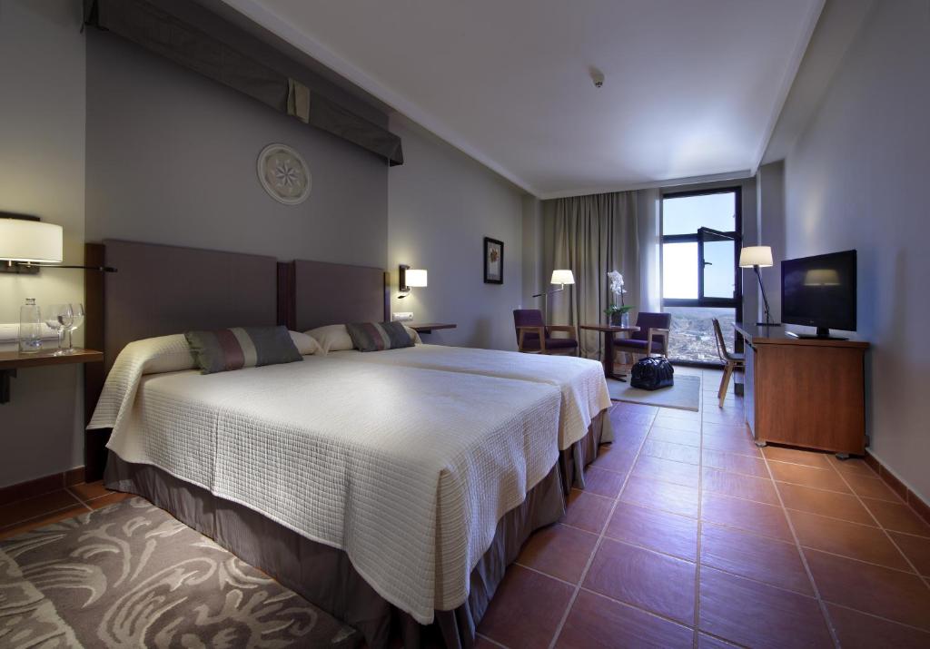 Standard, Double or Twin Bed