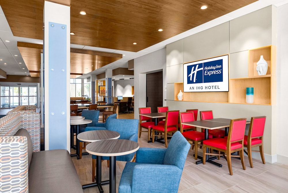 Holiday Inn Express Suites Sanford 39/54