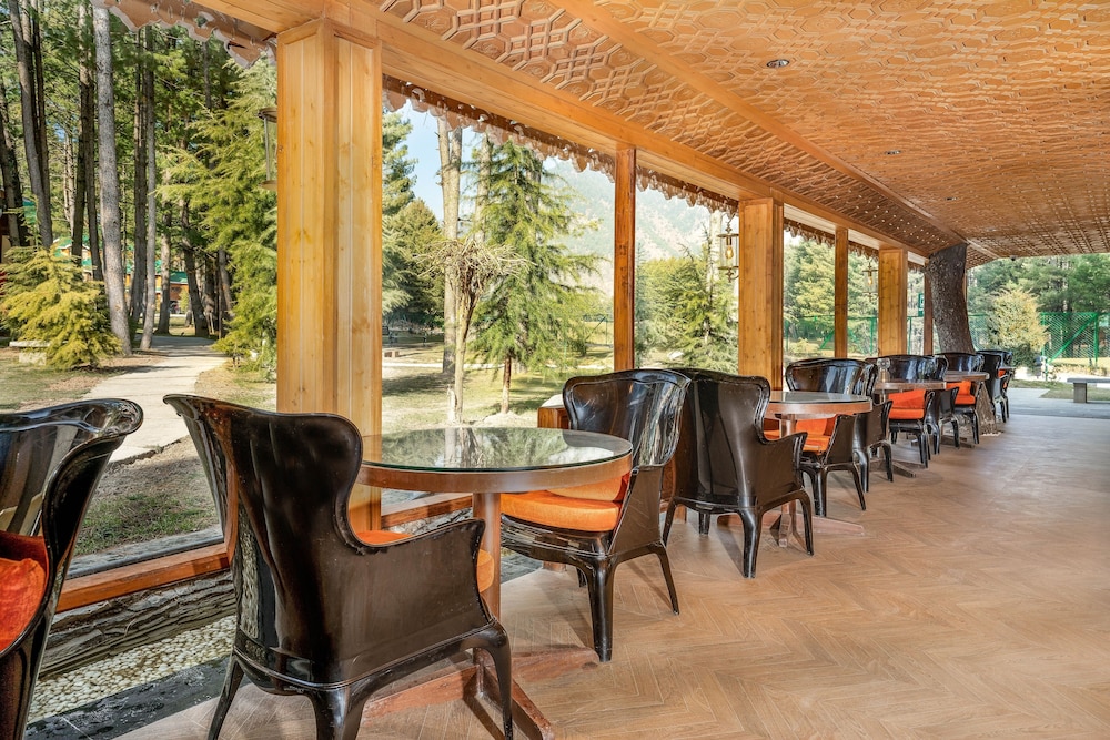 Radisson Golf Resort Pahalgam 46/61