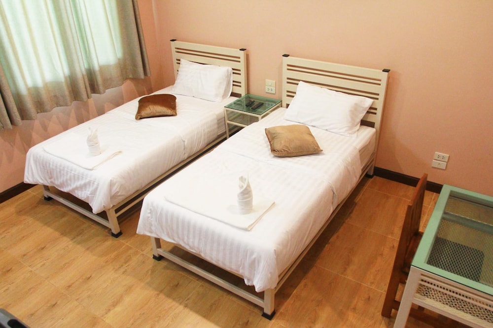Pirom Lake And Resort 12/50