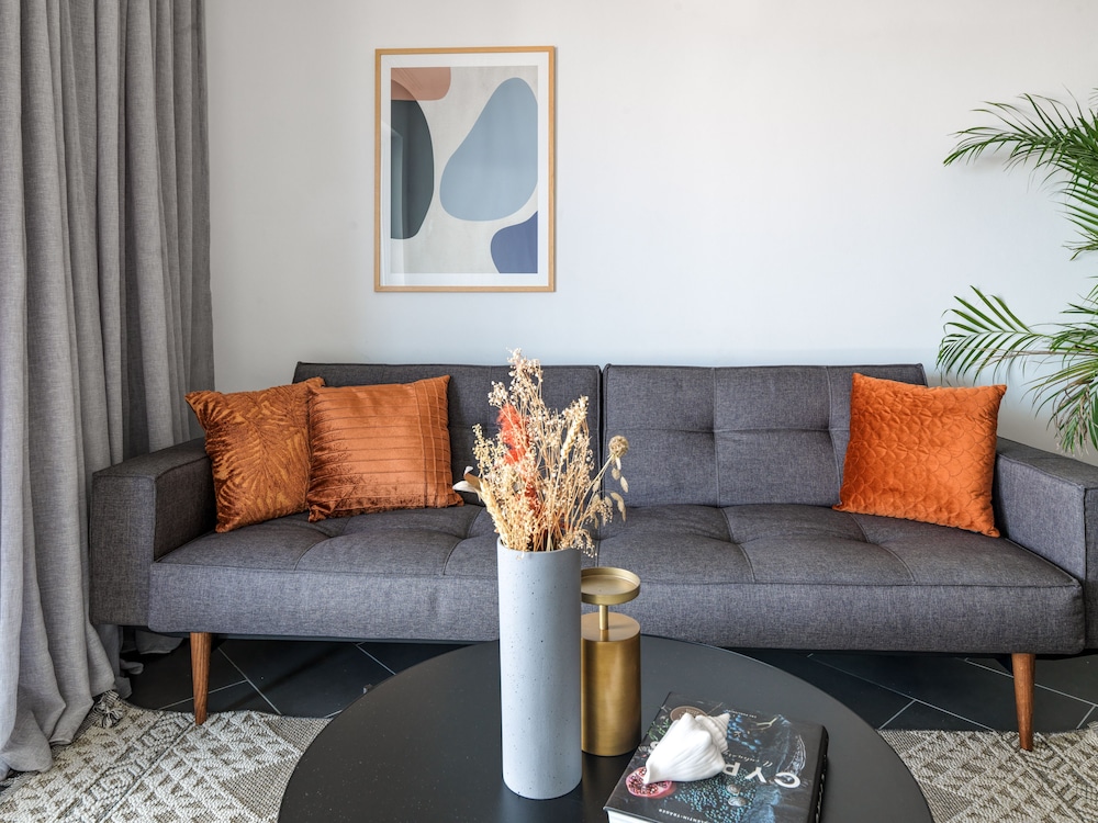 Liv Urban Larnaca 33/50