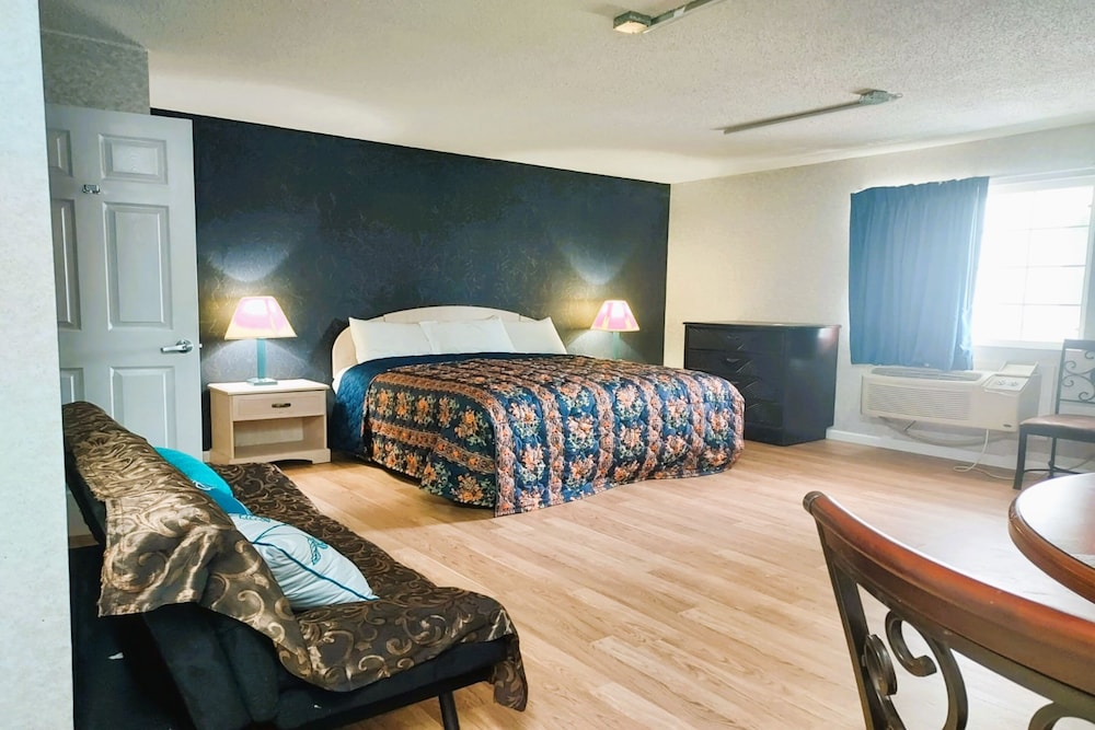 Studio Inn Suites 18/35