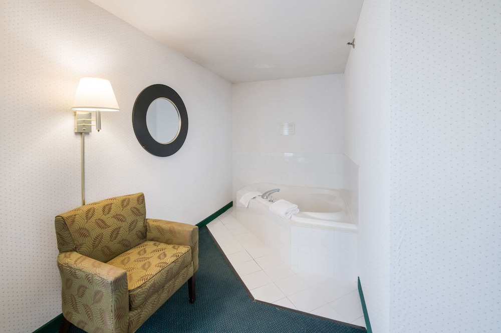 Rodeway Inn Urbana Champaign University Area 23/33