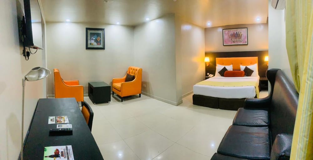 Oakspring Hotel &amp; Luxury Suites 30/50