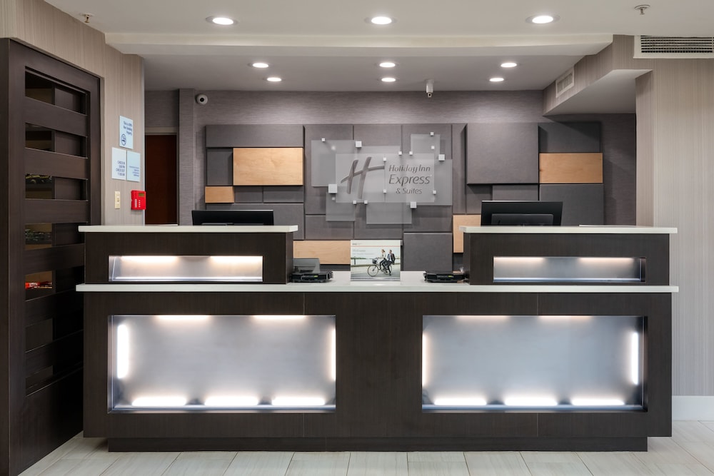 Holiday Inn Express Hotel & Suites Milton East I-10 5/73