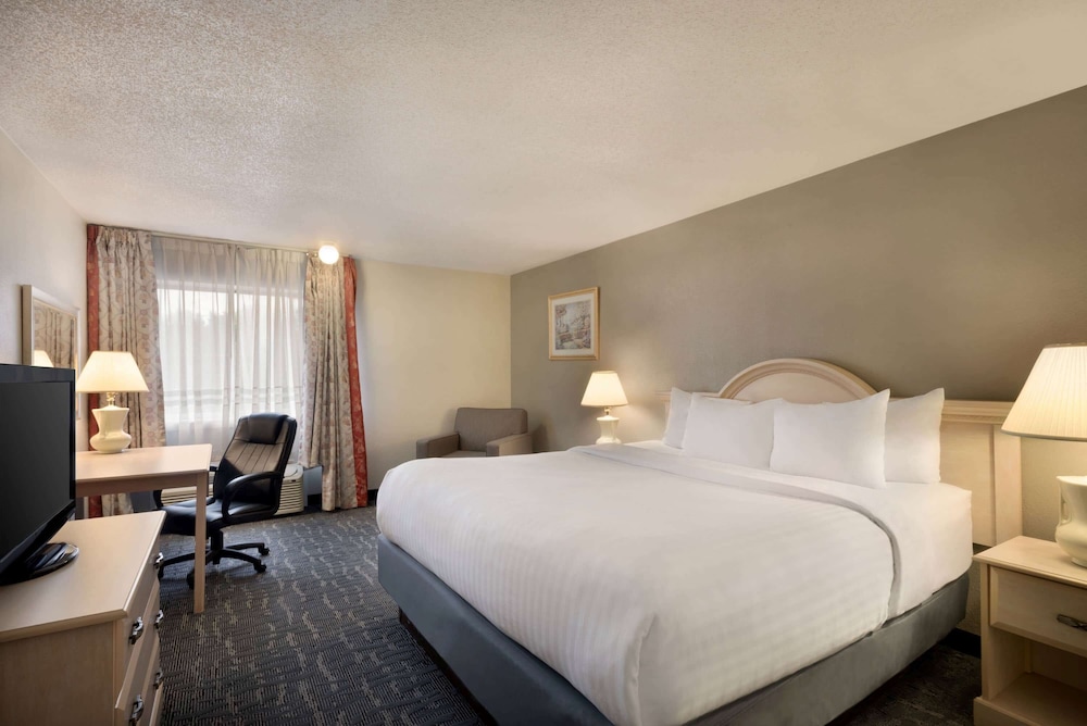 Baymont By Wyndham Des Moines North 16/41