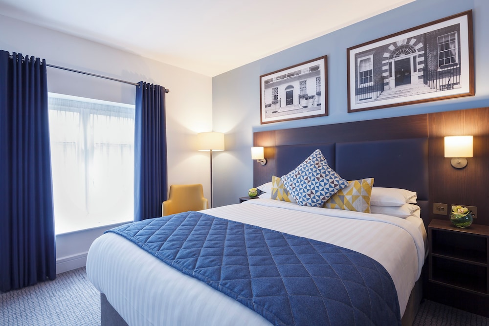 EXECUTIVE, KING BED