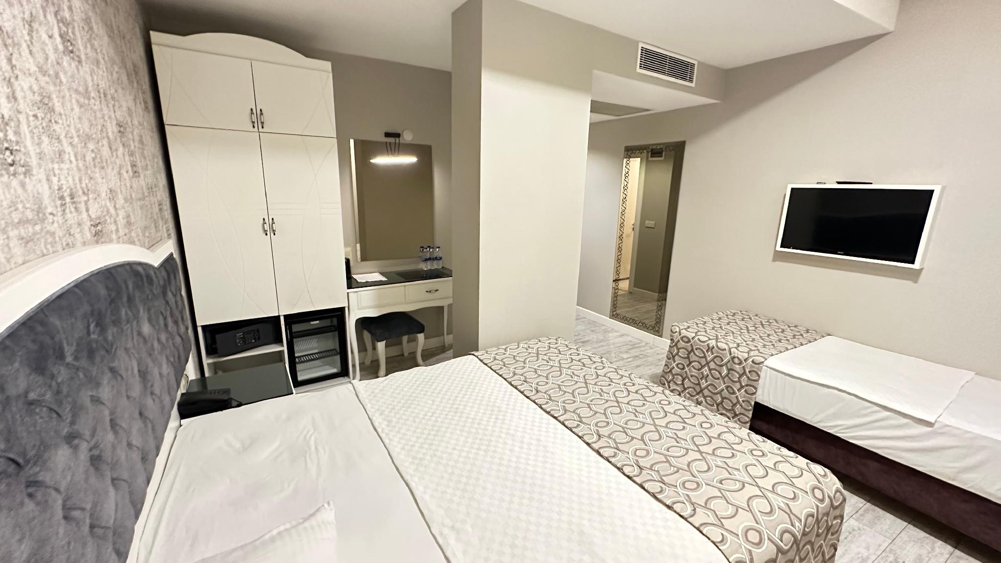 Basement, Triple, 3 Beds