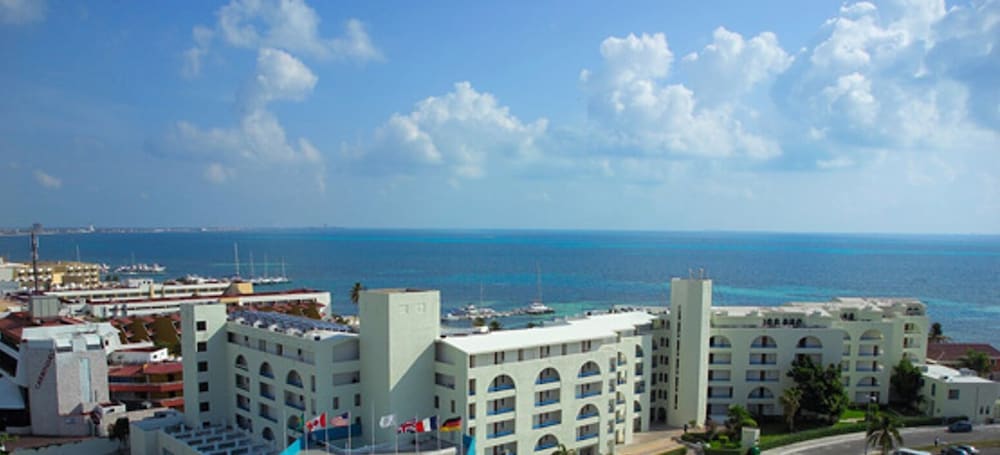 Aquamarina Beach Hotel Cancun 59/63