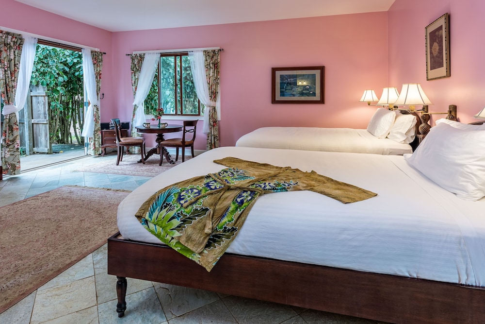 Hawaii Island Retreat 12/66
