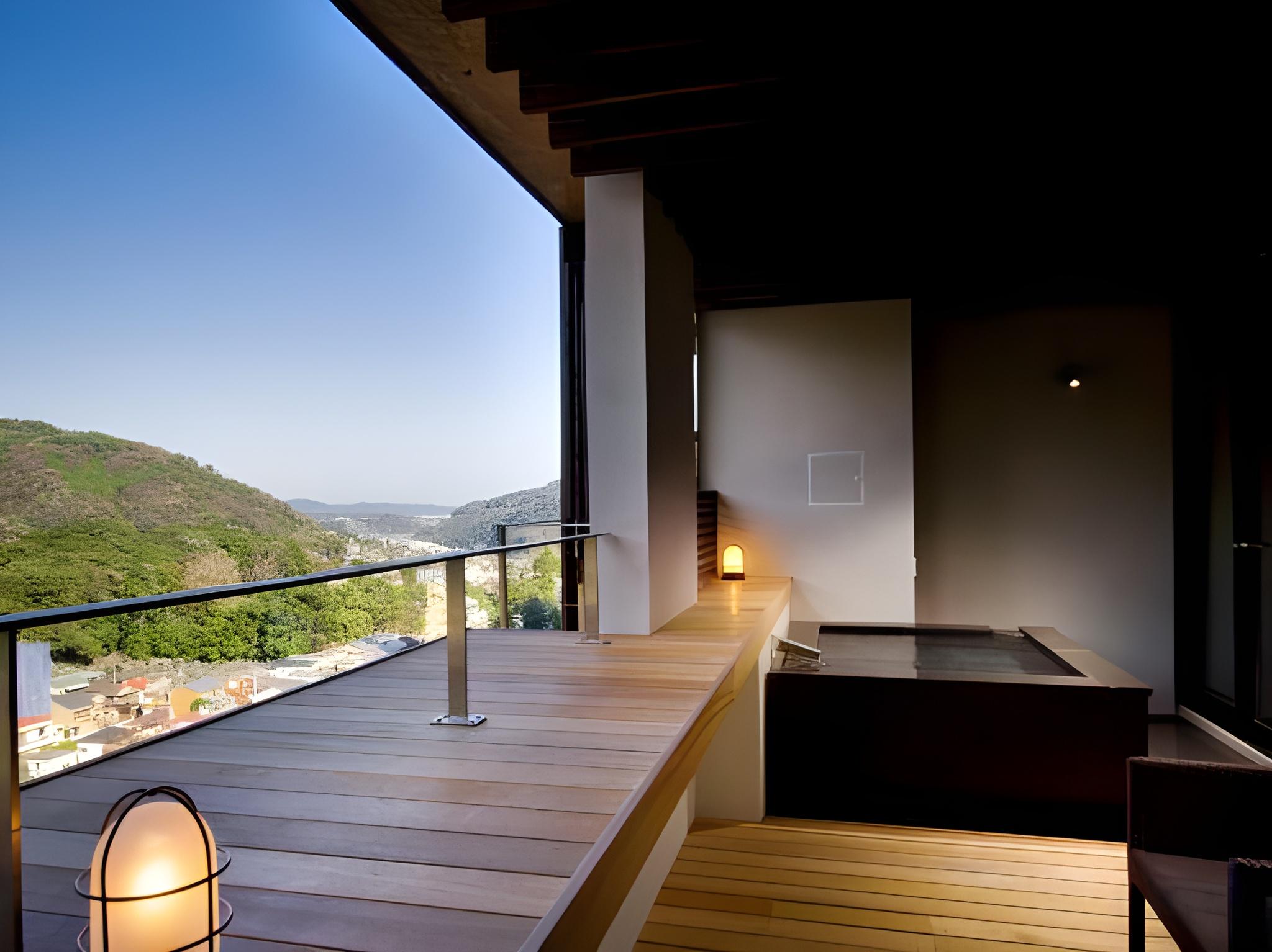 Japanese Western, Outdoor Bath