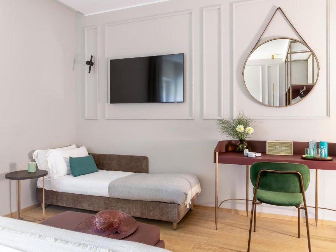 Adoro Hotel 55/72
