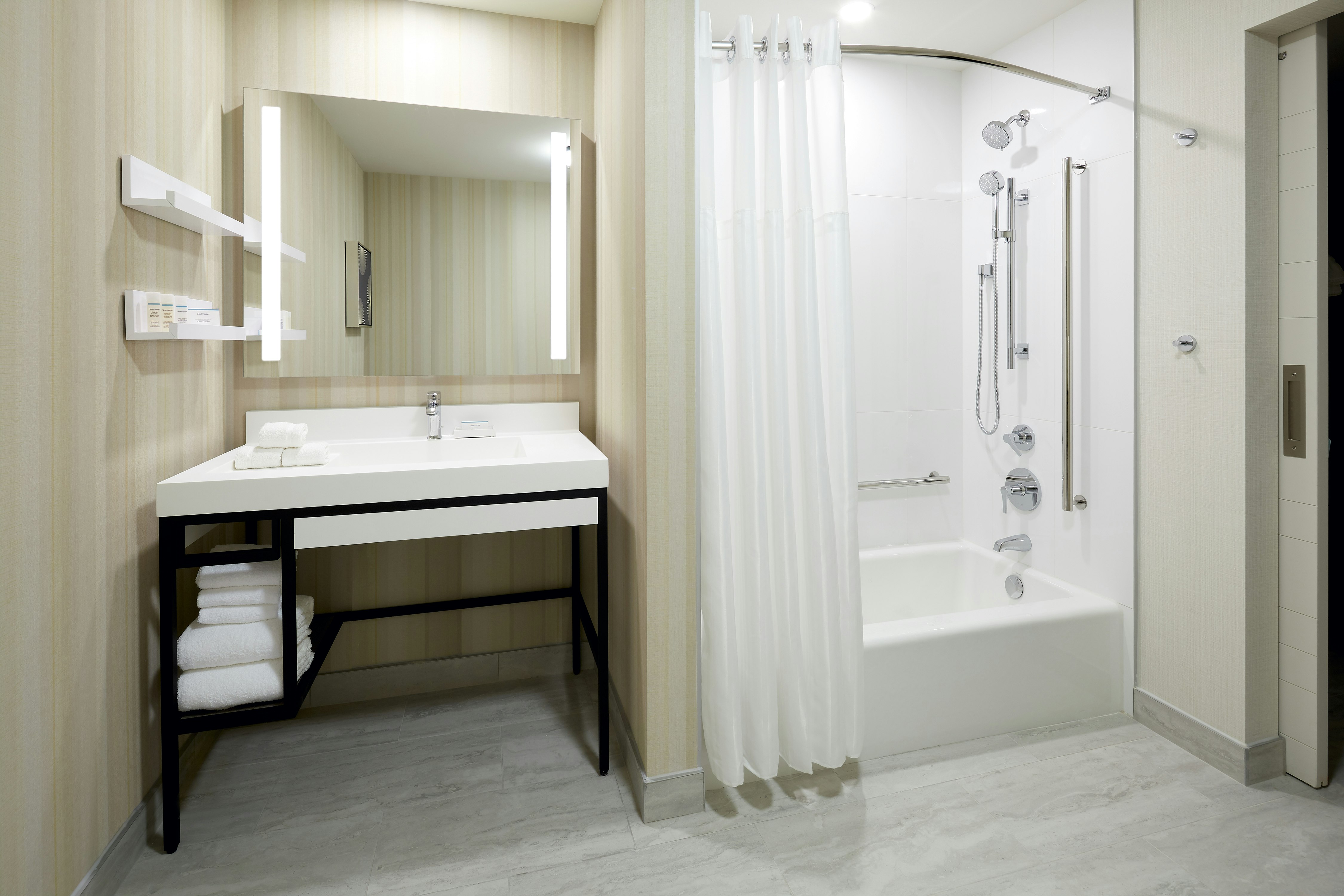 Homewood Suites by Hilton Montreal Midtown 40/41