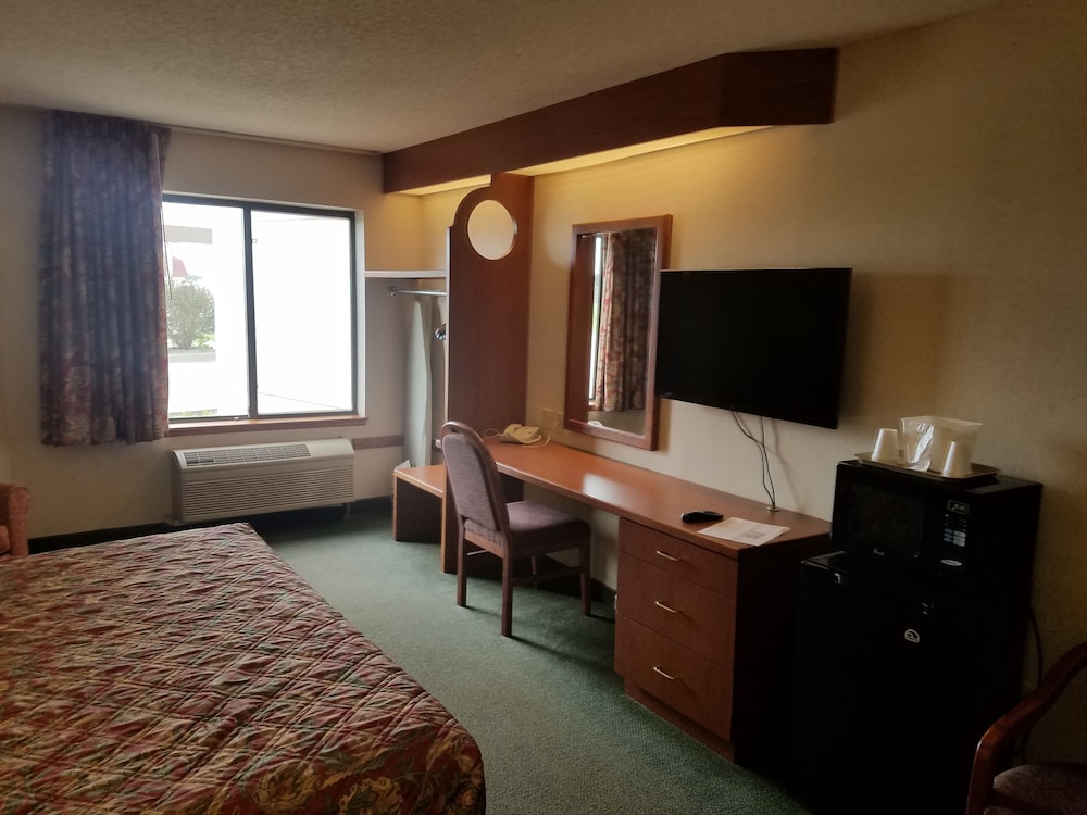 Syracuse Inn & Suites 10/22