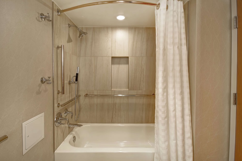 Embassy Suites by Hilton Raleigh Durham Research Triangle 15/71
