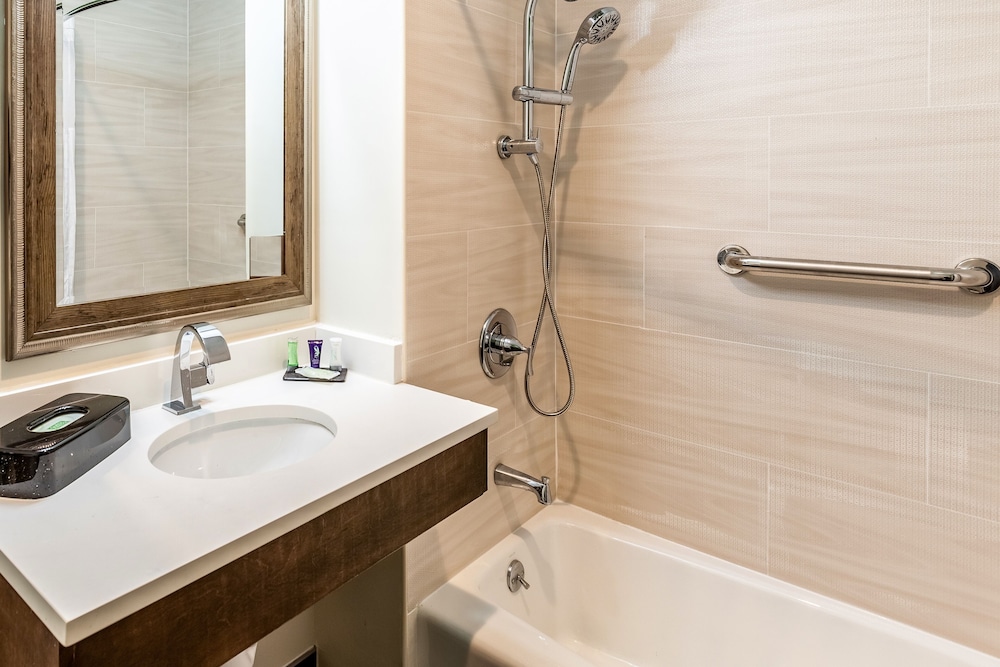 Van Wyck Hotel & Suites Near JFK Airport 19/46