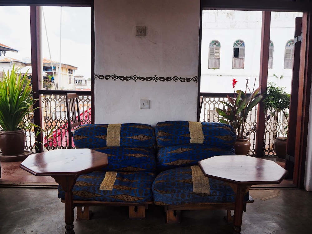 Zanzibar Coffee House 30/50